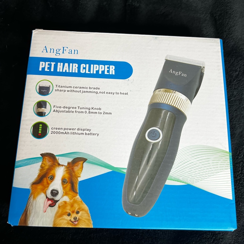 Pet grooming clippers